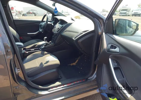 2018 Ford Focus St z USA, uszkodzony, nr VIN 1FADP3L93JL312893